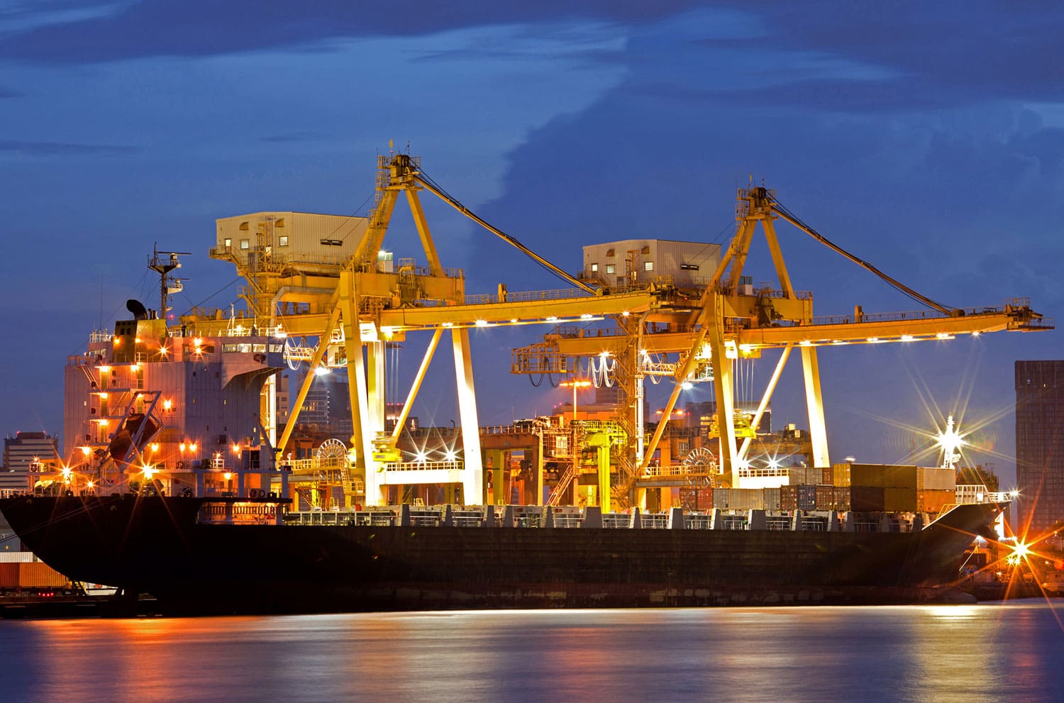 Leia mais sobre o artigo GUINDASTES HIDRÁULICOS: a eficiência dos portos brasileiros